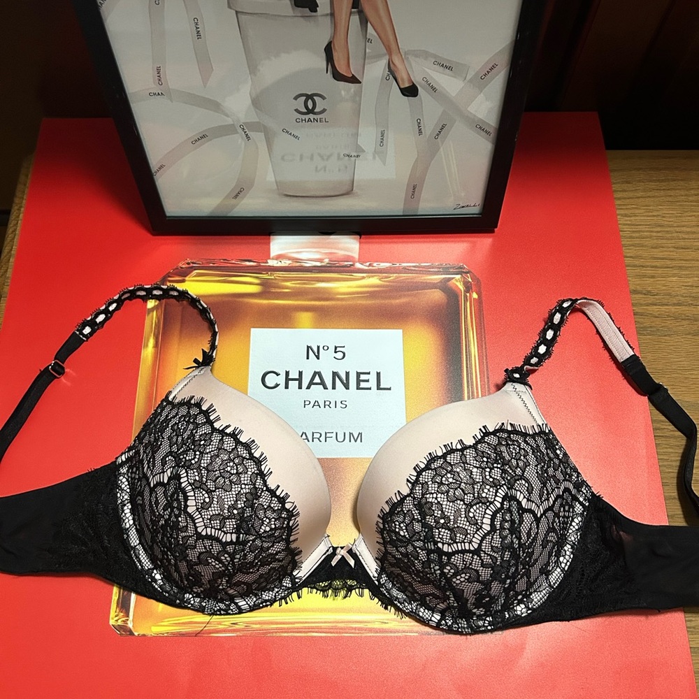 Victoria's Secret Black and Cream Lace Bra